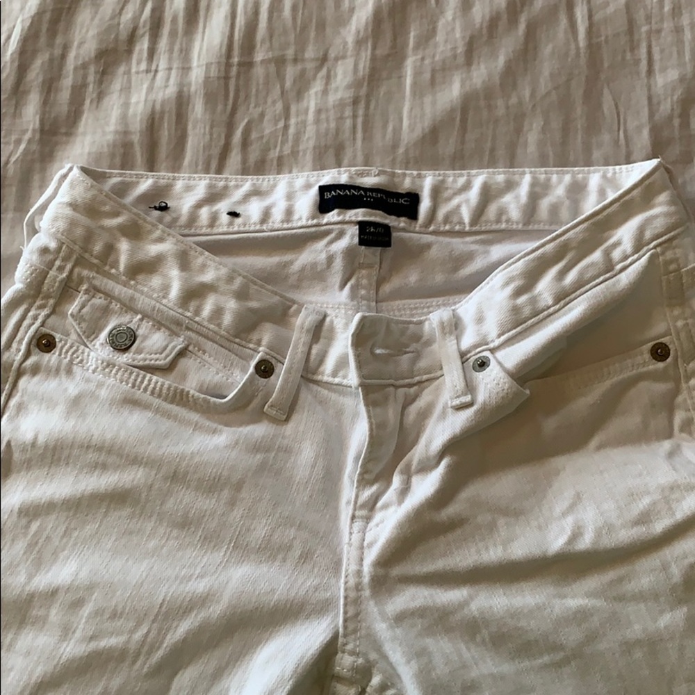 White crop pants
